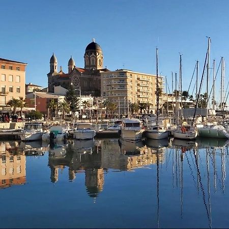 Studio 2 Neuf A 100M Des Plages Et De La Gare Saint-Raphaël Exteriör bild
