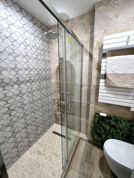 Studio 2 Neuf A 100M Des Plages Et De La Gare Saint-Raphaël Exteriör bild