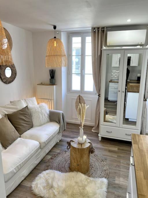 Studio 2 Neuf A 100M Des Plages Et De La Gare Saint-Raphaël Exteriör bild