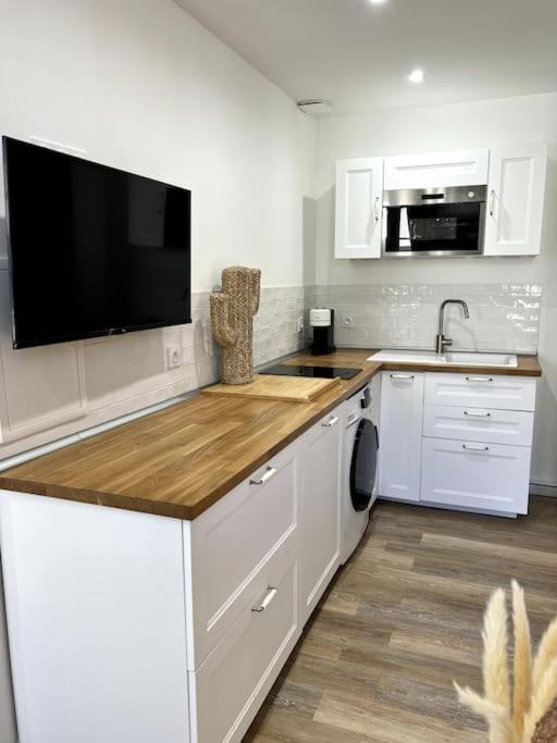 Studio 2 Neuf A 100M Des Plages Et De La Gare Saint-Raphaël Exteriör bild