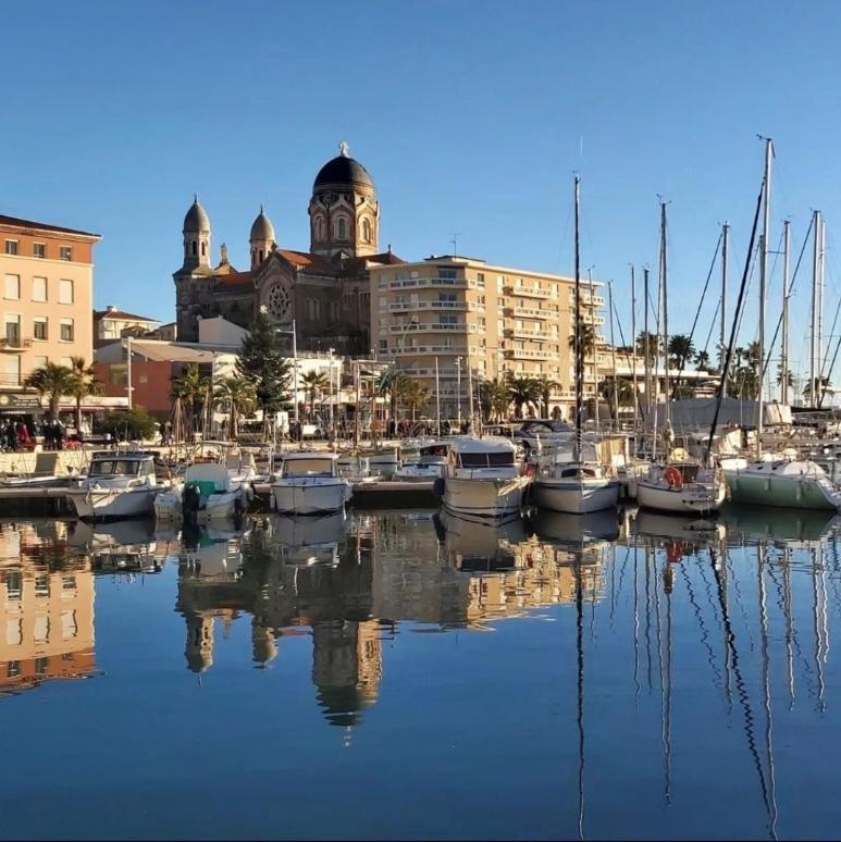 Studio 2 Neuf A 100M Des Plages Et De La Gare Saint-Raphaël Exteriör bild